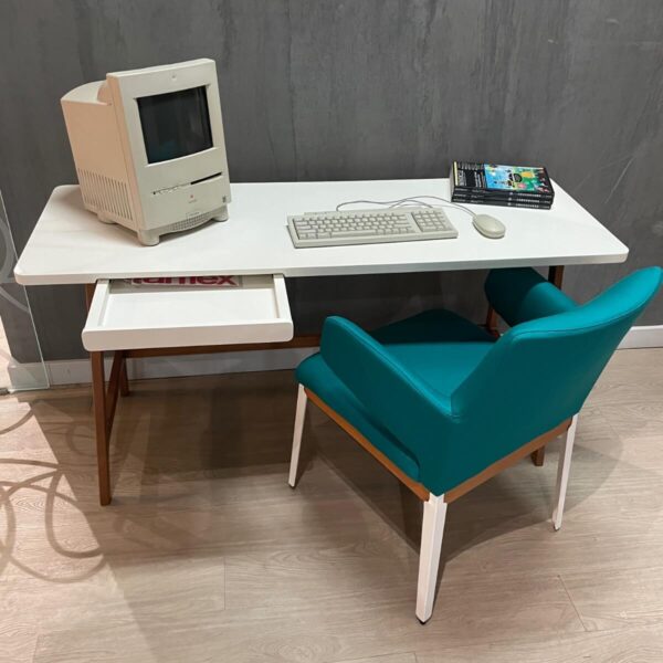 contemporary-modern-chair-desk-archisesto-chicago2